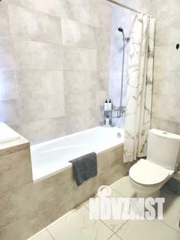 Студия квартира, посуточно, 34м2, 1/10 этаж