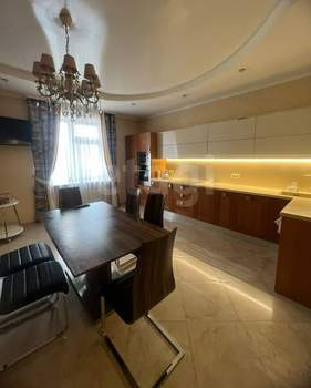 3-к квартира, на длительный срок, 140м2, 3/7 этаж