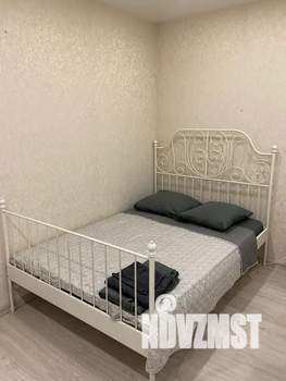 Студия квартира, посуточно, 36м2, 1/20 этаж