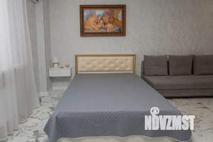 Студия квартира, посуточно, 35м2, 1/20 этаж