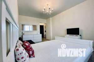 1-к квартира, посуточно, 35м2, 2/18 этаж