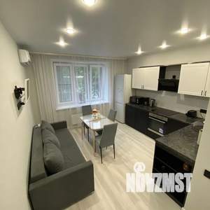 Студия квартира, посуточно, 40м2, 2/10 этаж