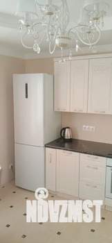 Студия квартира, посуточно, 43м2, 1/10 этаж