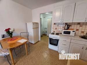 Студия квартира, посуточно, 35м2, 1/10 этаж