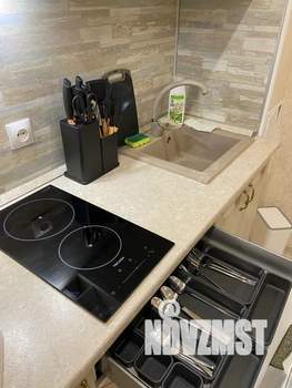 Студия квартира, посуточно, 36м2, 1/20 этаж