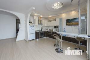 2-к квартира, вторичка, 70м2, 8/13 этаж